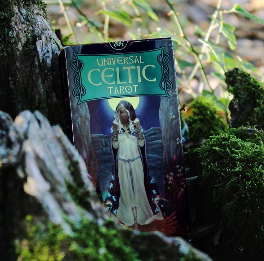 box universal celtic tarot